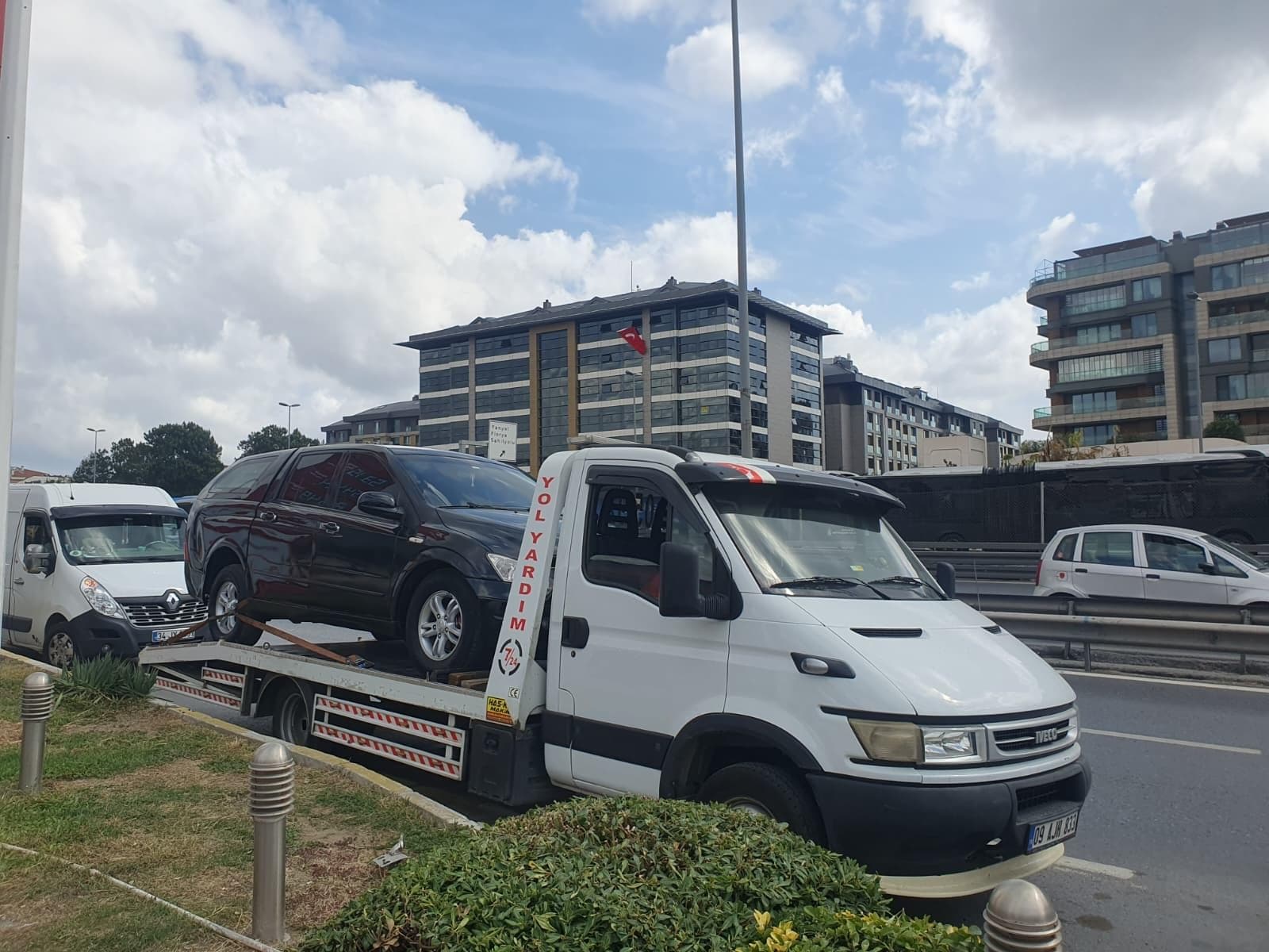 Sevimli Oto Cekici ile SUV arac yol yardim operasyonu